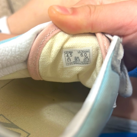 Platform vans - Picture 3 of 3